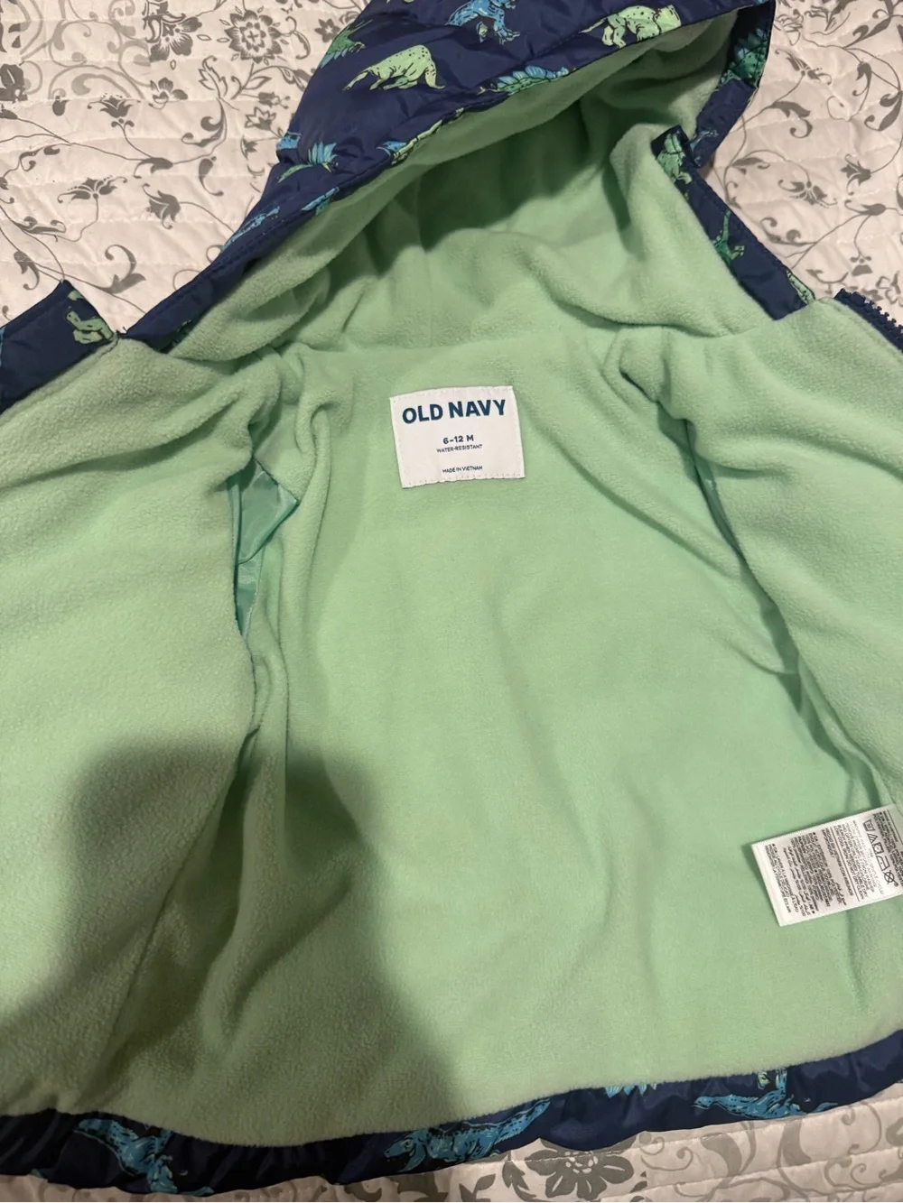Old Navy Dinosaur Printed Quilted Puffer Jacket for Baby. 6-12 months. Like new